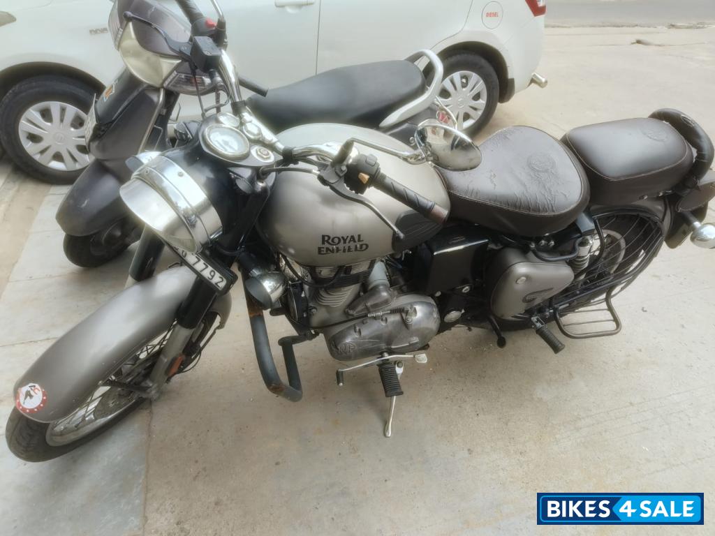 Gunmetal Grey Royal Enfield Classic Gunmetal Grey Gunmetal Grey Royal Enfield Classic Gunmetal Grey