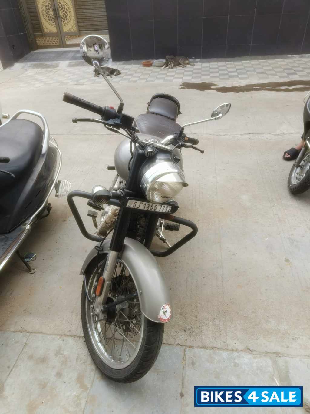 Gunmetal Grey Royal Enfield Classic Gunmetal Grey Gunmetal Grey Royal Enfield Classic Gunmetal Grey