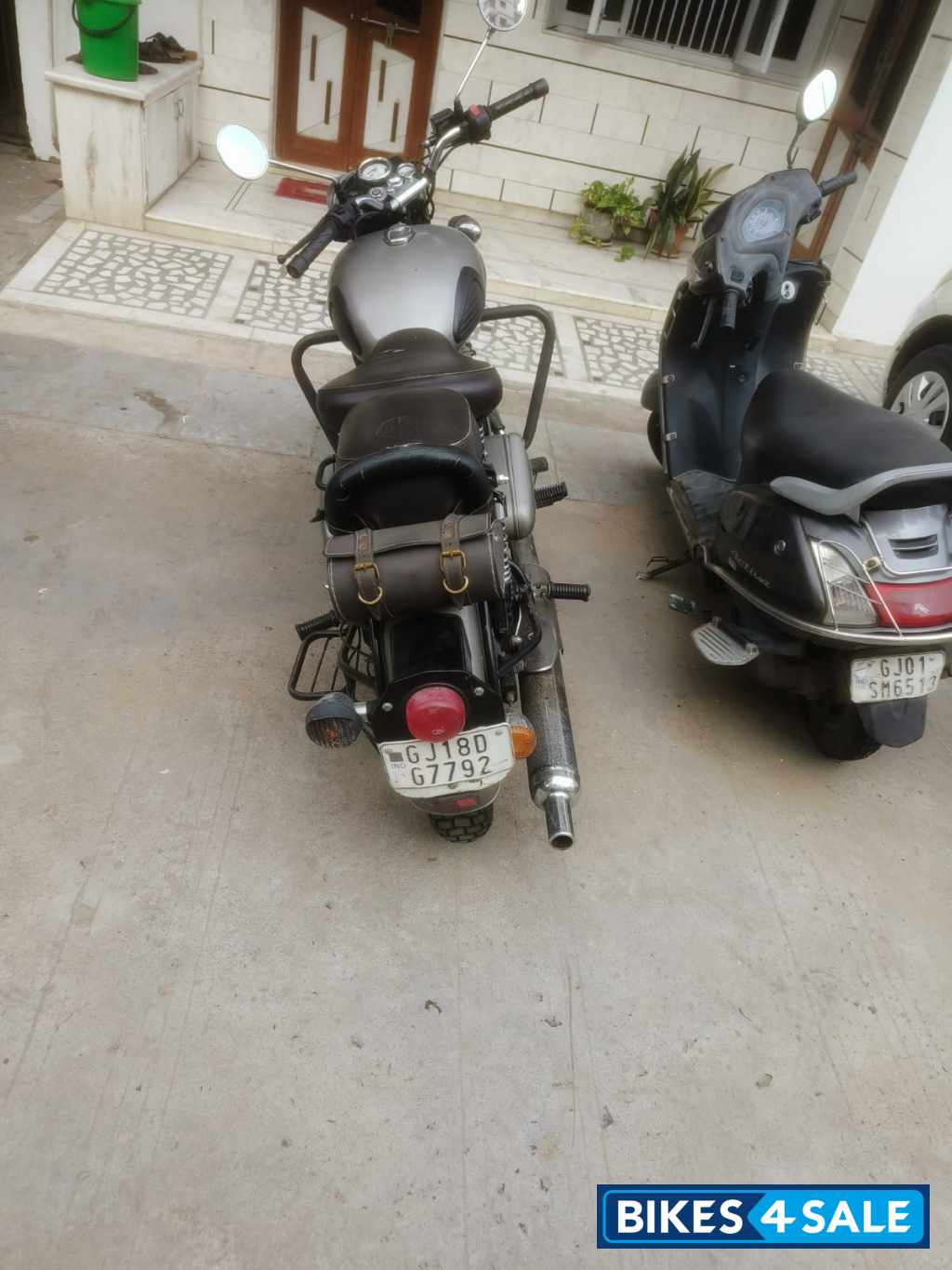 Gunmetal Grey Royal Enfield Classic Gunmetal Grey Gunmetal Grey Royal Enfield Classic Gunmetal Grey