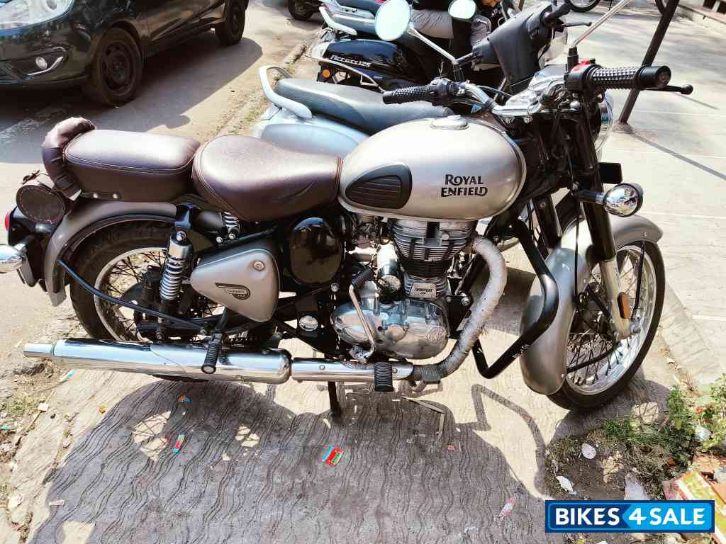 Gunmetal Grey Royal Enfield Classic Gunmetal Grey