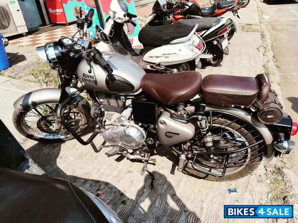 Gunmetal Grey Royal Enfield Classic Gunmetal Grey Gunmetal Grey Royal Enfield Classic Gunmetal Grey