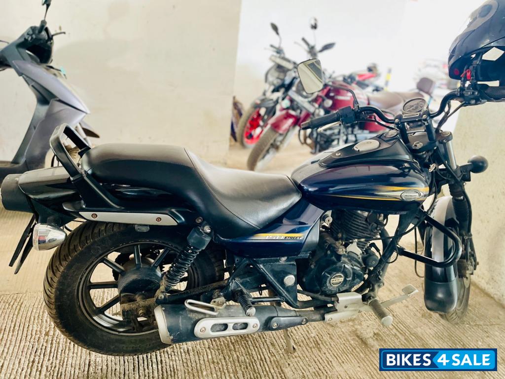 Blue Bajaj Avenger Street 150