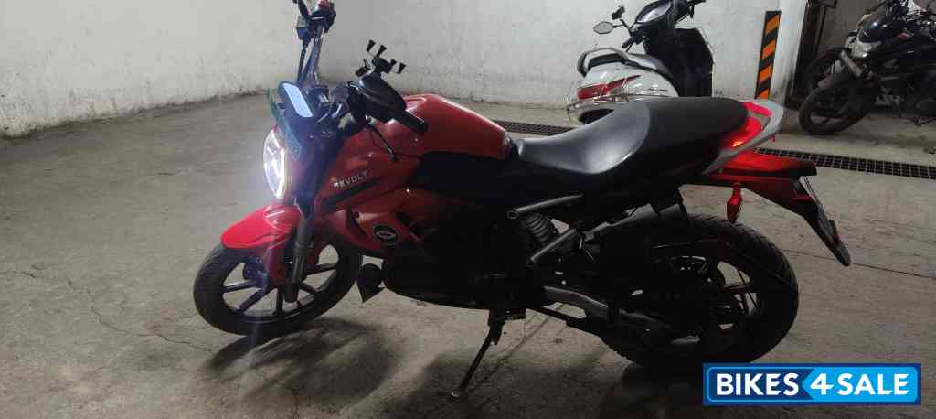 Rebel Red Revolt RV 400