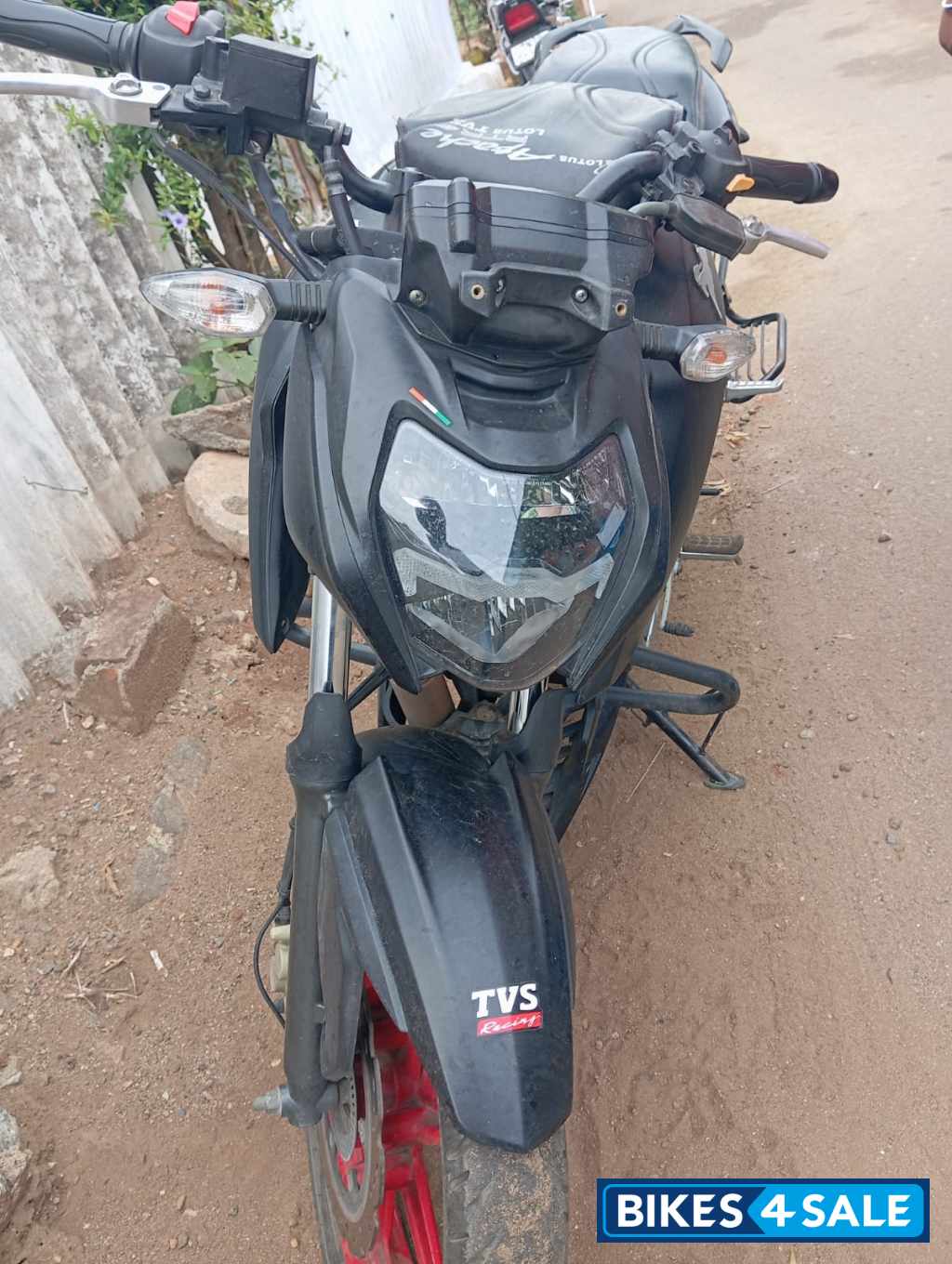 TVS Apache RTR 160 4V TVS Apache RTR 160 4V
