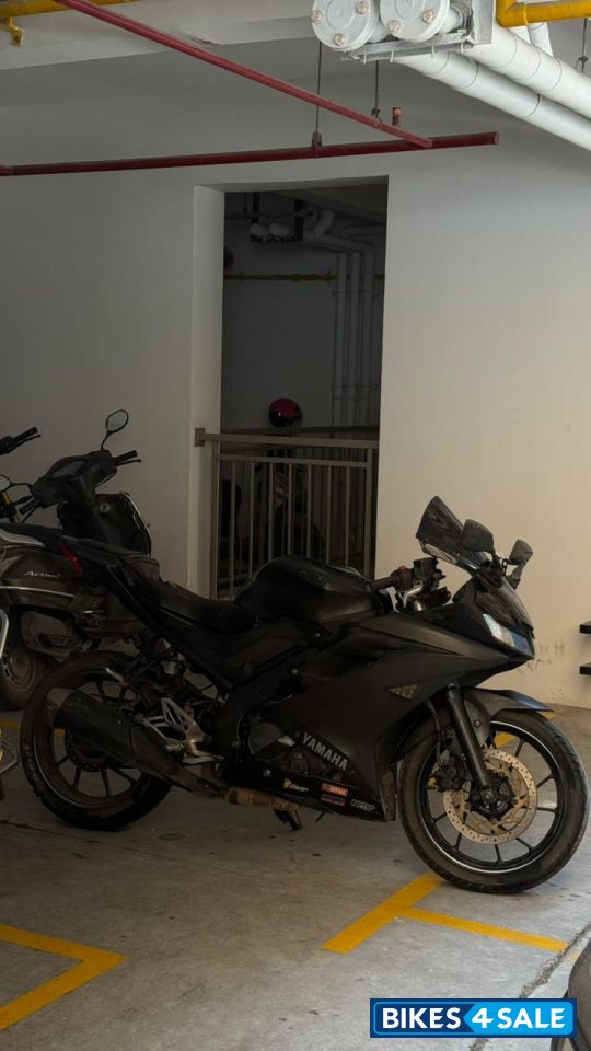 Black Yamaha YZF R15 V3