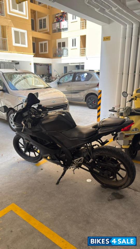 Black Yamaha YZF R15 V3 Black Yamaha YZF R15 V3