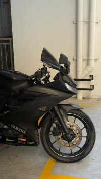 Black Yamaha YZF R15 V3
