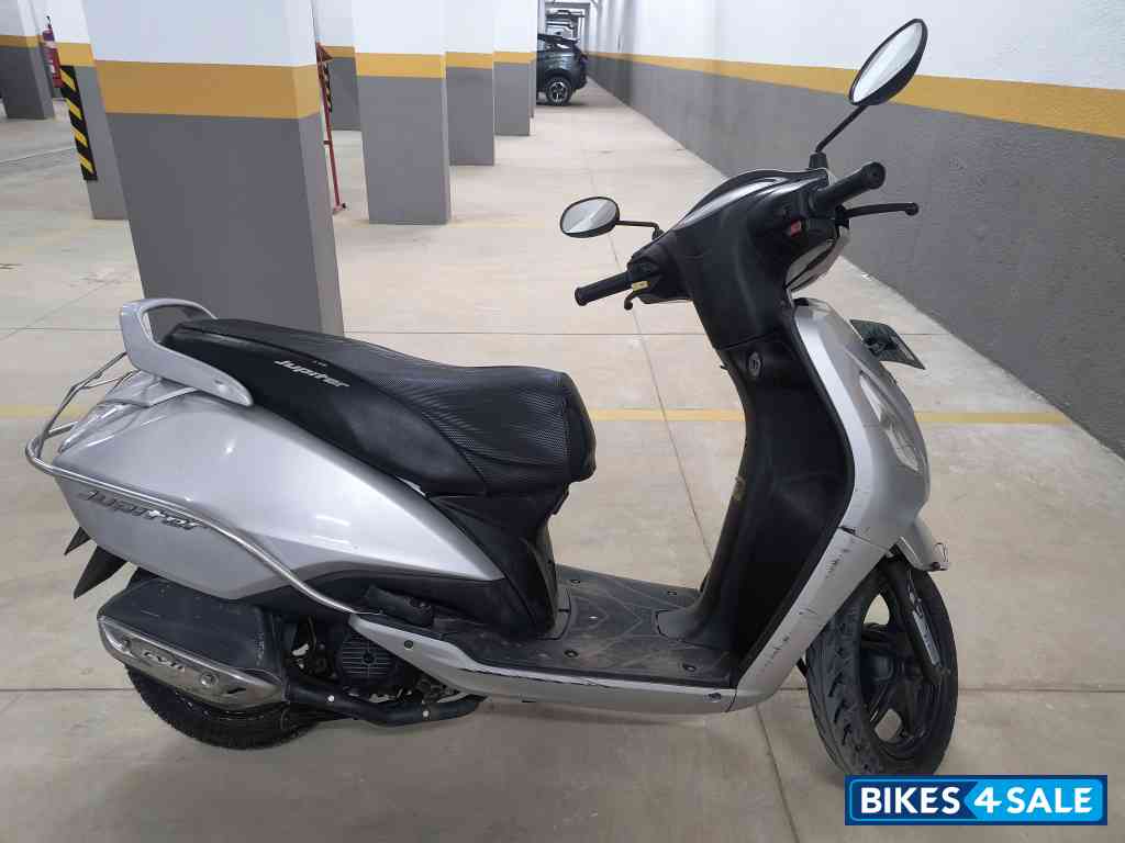 Silver TVS Jupiter Classic 110 Silver TVS Jupiter Classic 110