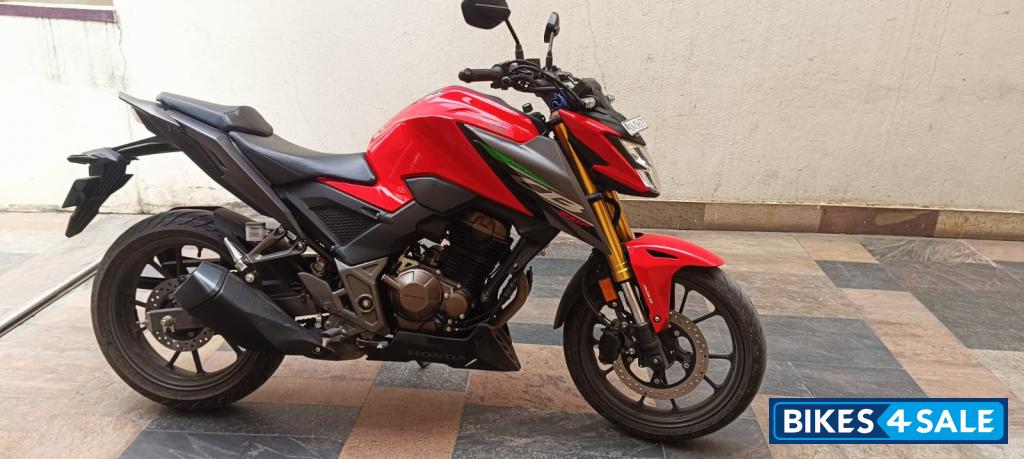 Red Honda CB300F Flex-Fuel Red Honda CB300F Flex-Fuel