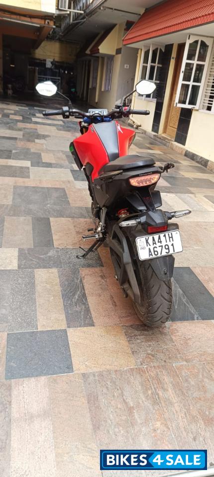 Red Honda CB300F Flex-Fuel Red Honda CB300F Flex-Fuel