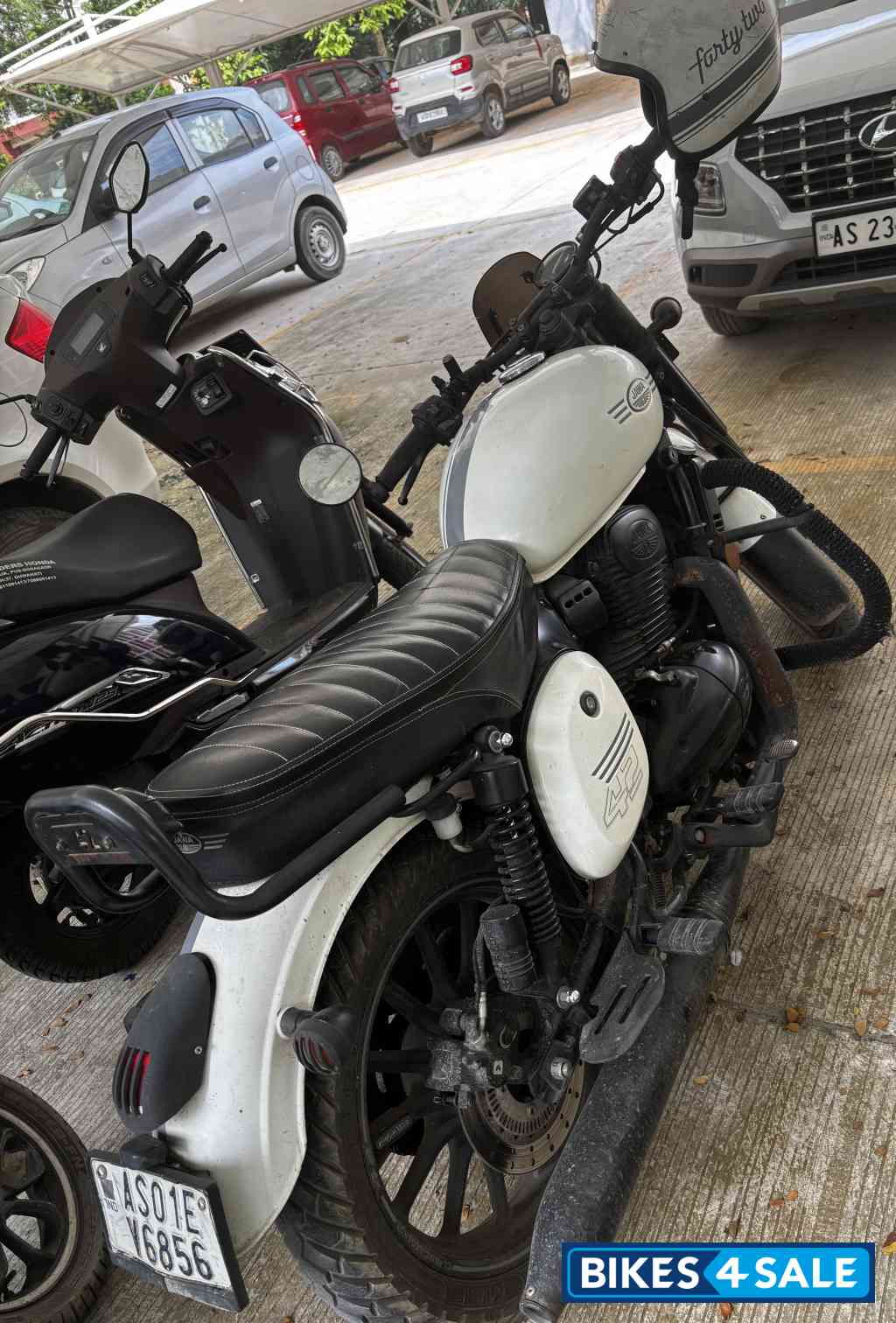 Jawa 42 Dual Channel ABS Sirius White