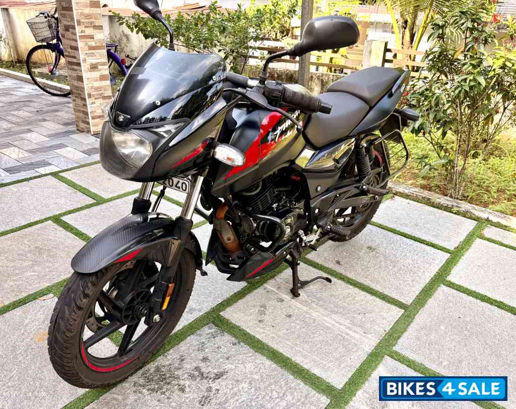 Black And Red Bajaj Pulsar 150 Twin Disc BS6 Black And Red Bajaj Pulsar 150 Twin Disc BS6