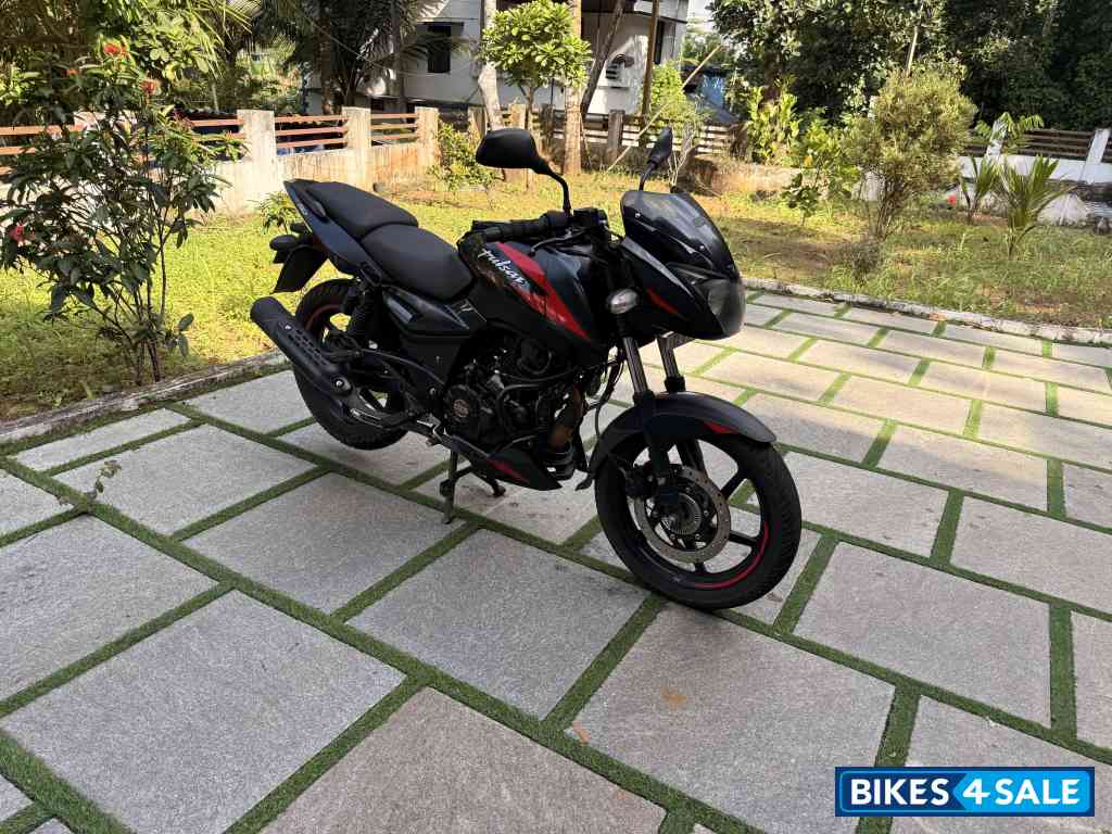 Black And Red Bajaj Pulsar 150 Twin Disc BS6 Black And Red Bajaj Pulsar 150 Twin Disc BS6