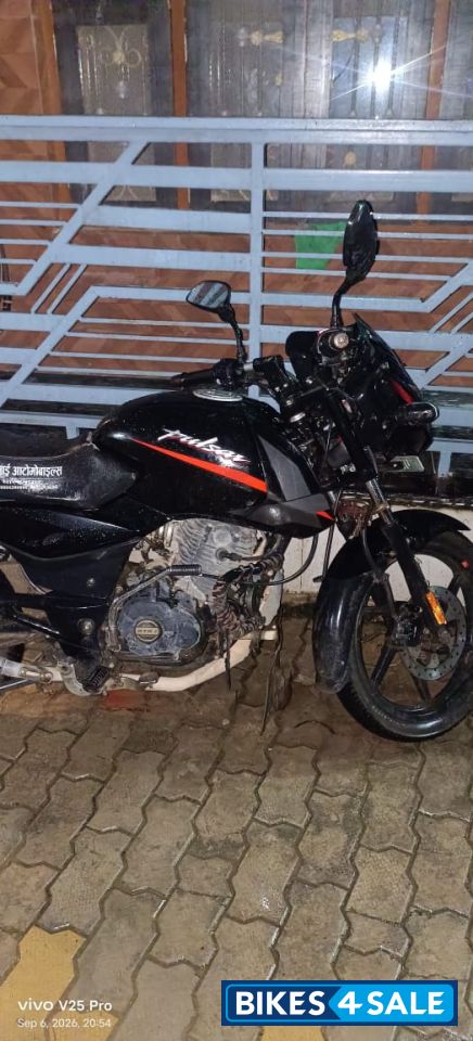 Black And Red Bajaj Pulsar 125 Carbon Fibre Disc Split Seat