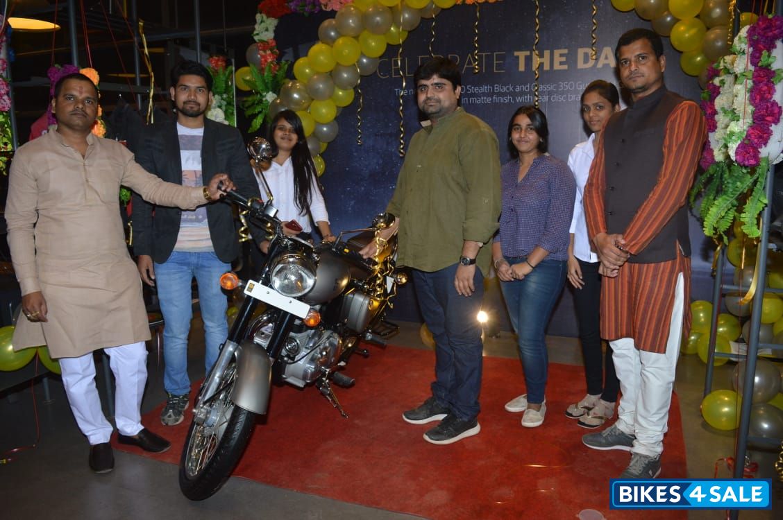 Manish Motors Showroom