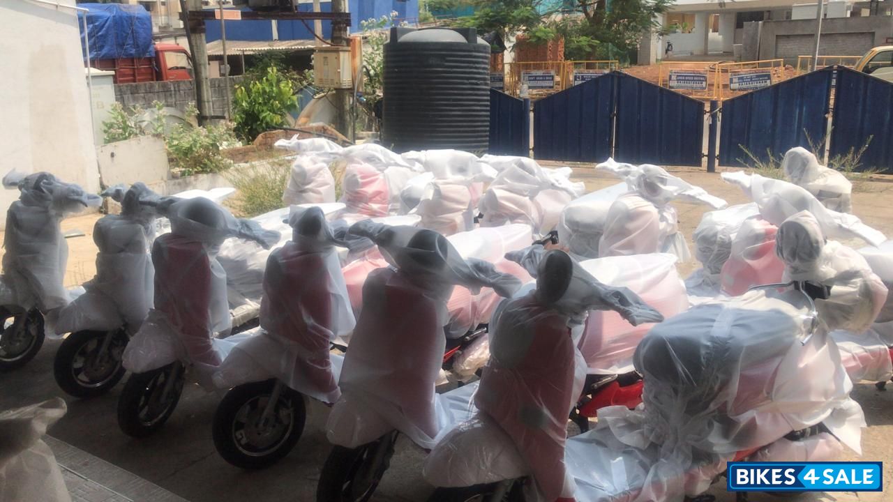 LUNDAFEI Electric scooty