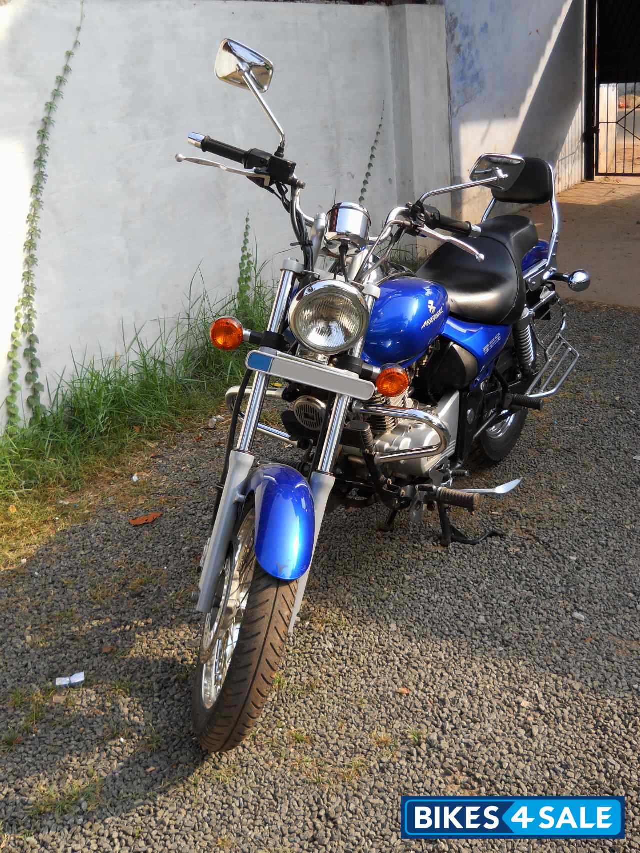 Bajaj Avenger 220 DTS-i