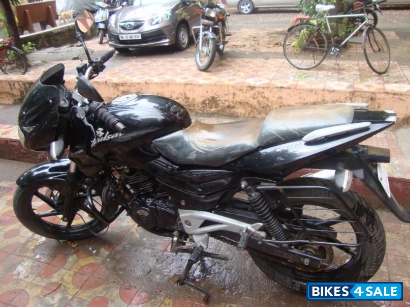 Black Bajaj Pulsar 200 DTSi