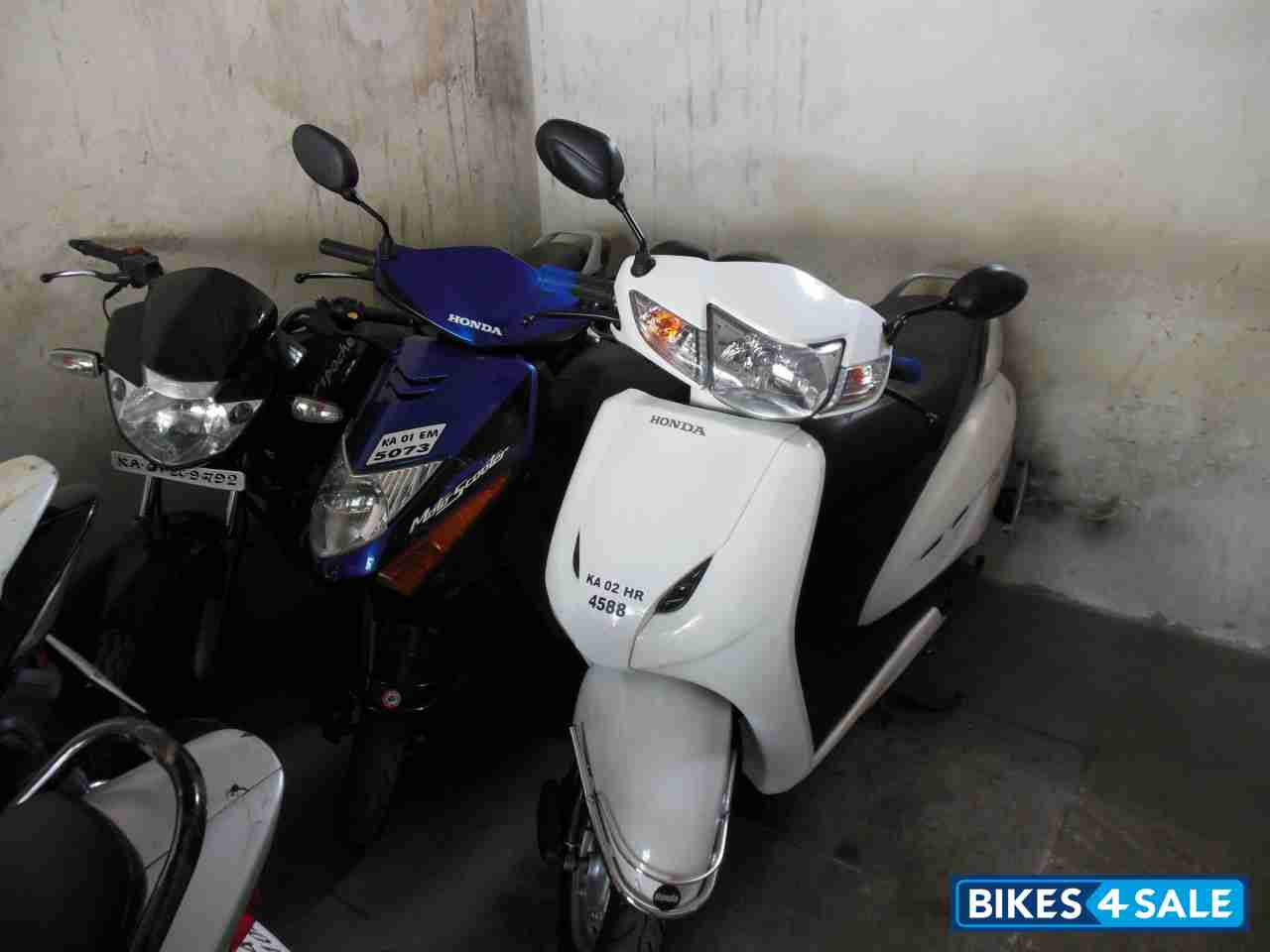 White Honda Activa