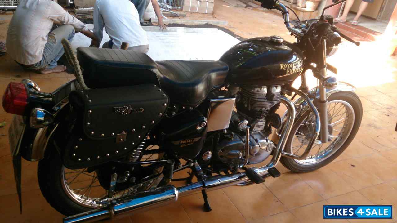 Black Royal Enfield Bullet Electra Twinspark