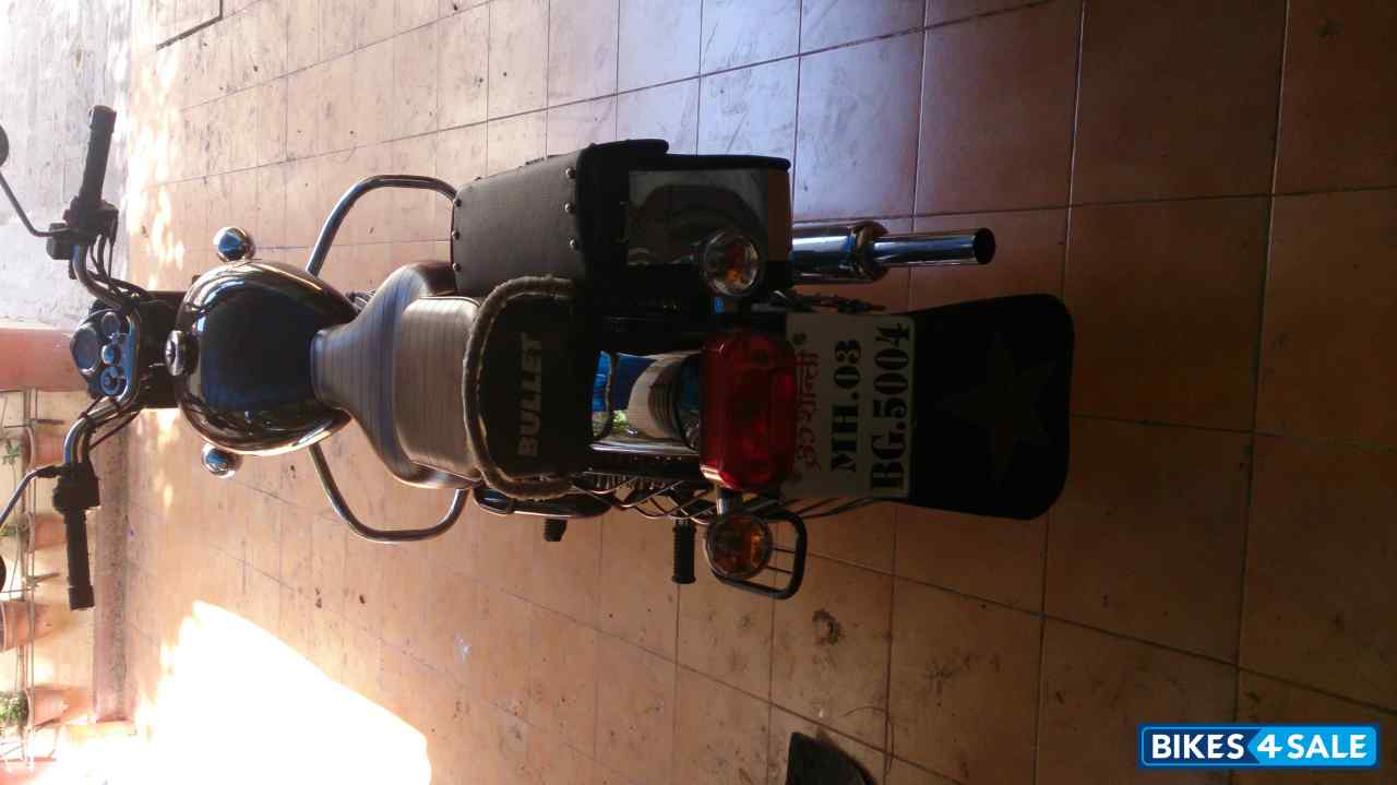 Black Royal Enfield Bullet Electra Twinspark