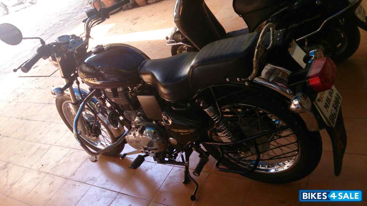 Black Royal Enfield Bullet Electra Twinspark