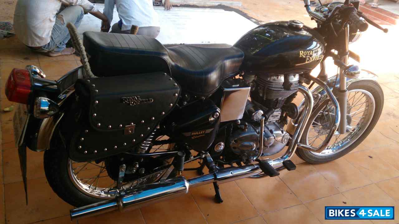 Black Royal Enfield Bullet Electra Twinspark