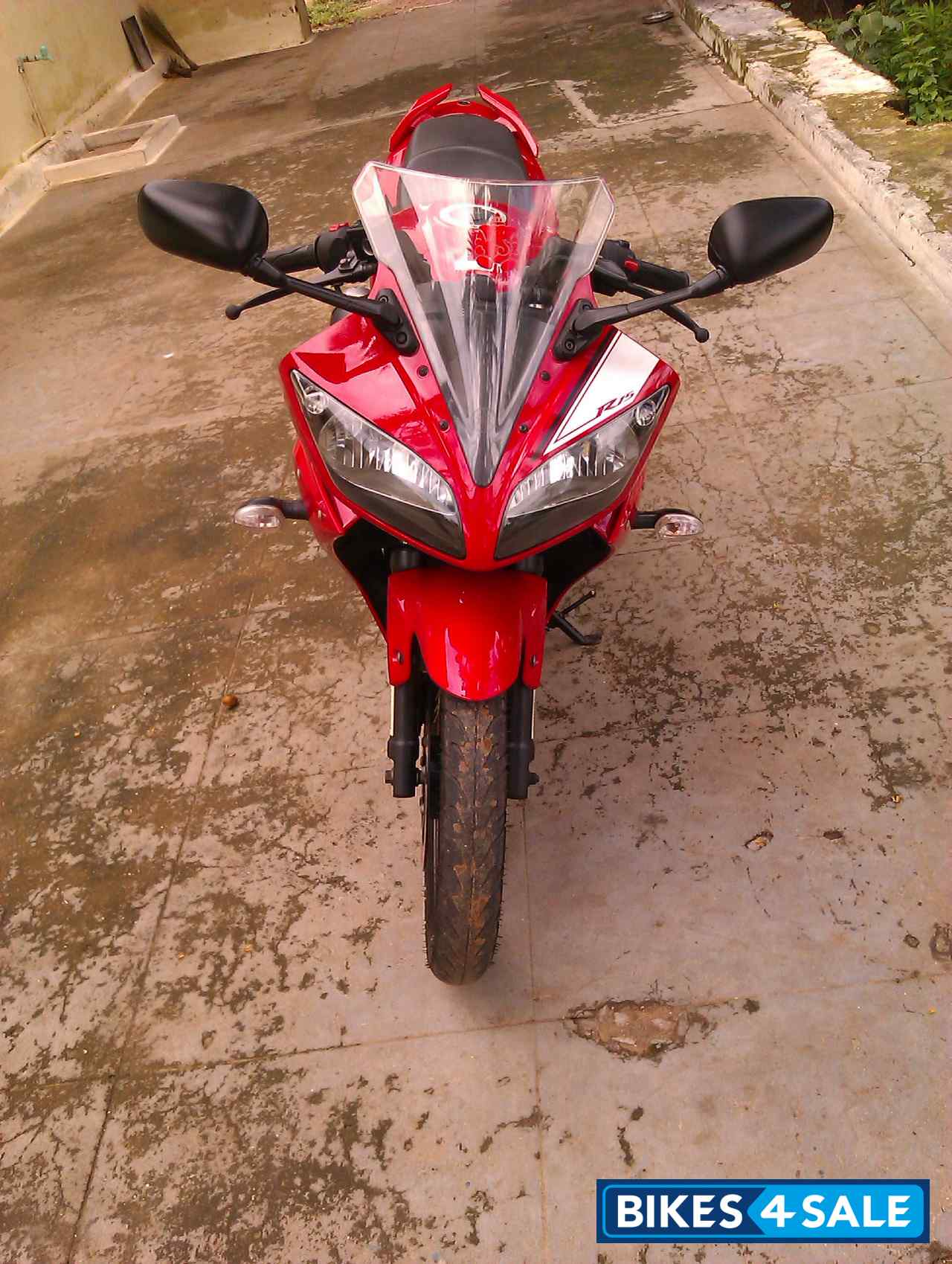 Red Yamaha YZF R15