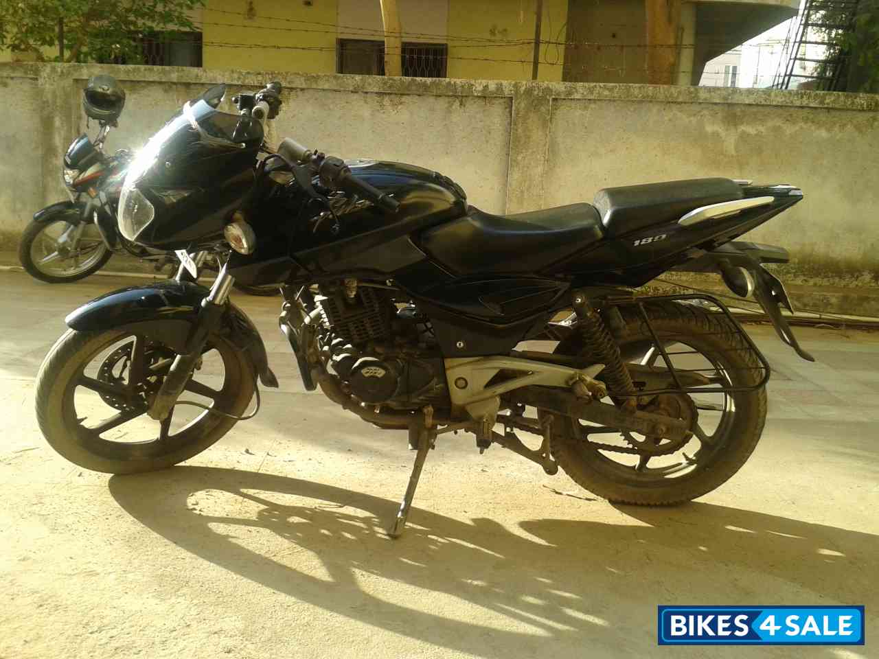 Black Bajaj Pulsar 180 DTSi
