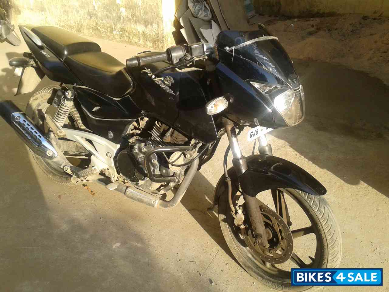 Black Bajaj Pulsar 180 DTSi
