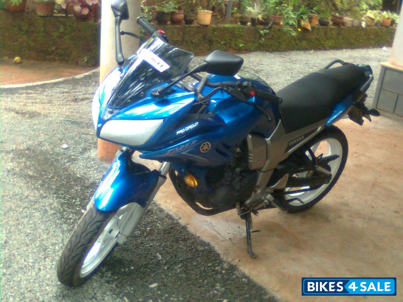 Electric Blue Yamaha Fazer