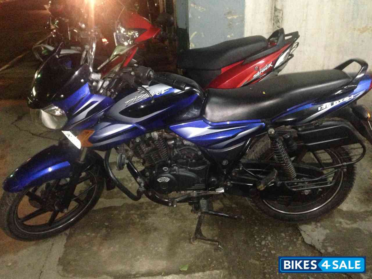 Black Bajaj Discover DTSi 135