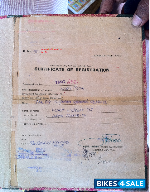 Matte Black Royal Enfield Bullet Standard 350