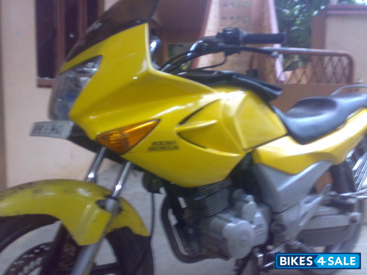 Yellow Hero Karizma