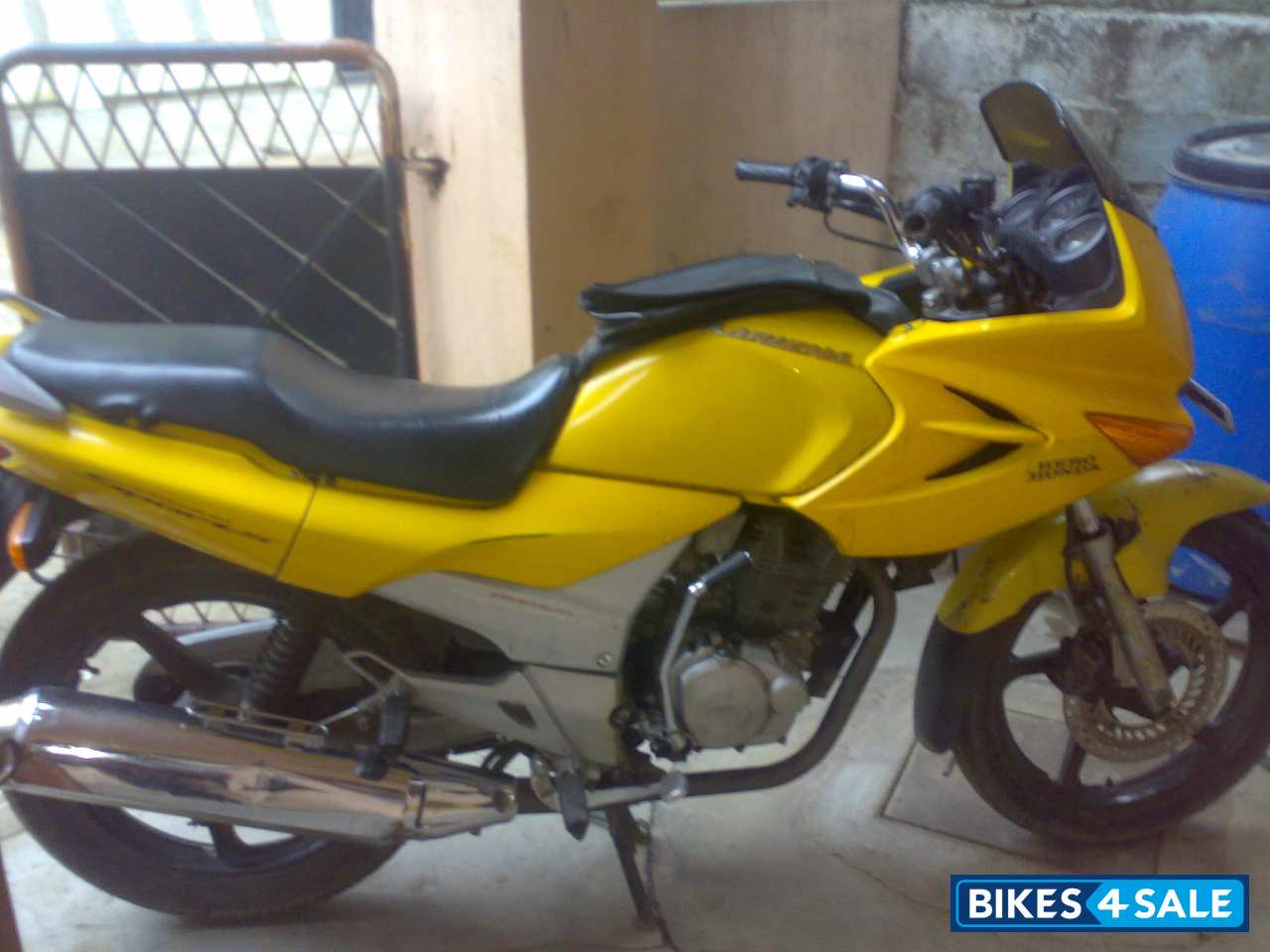 Yellow Hero Karizma