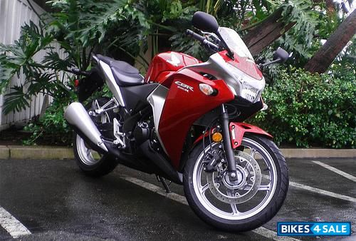 Red Honda CBR 250R