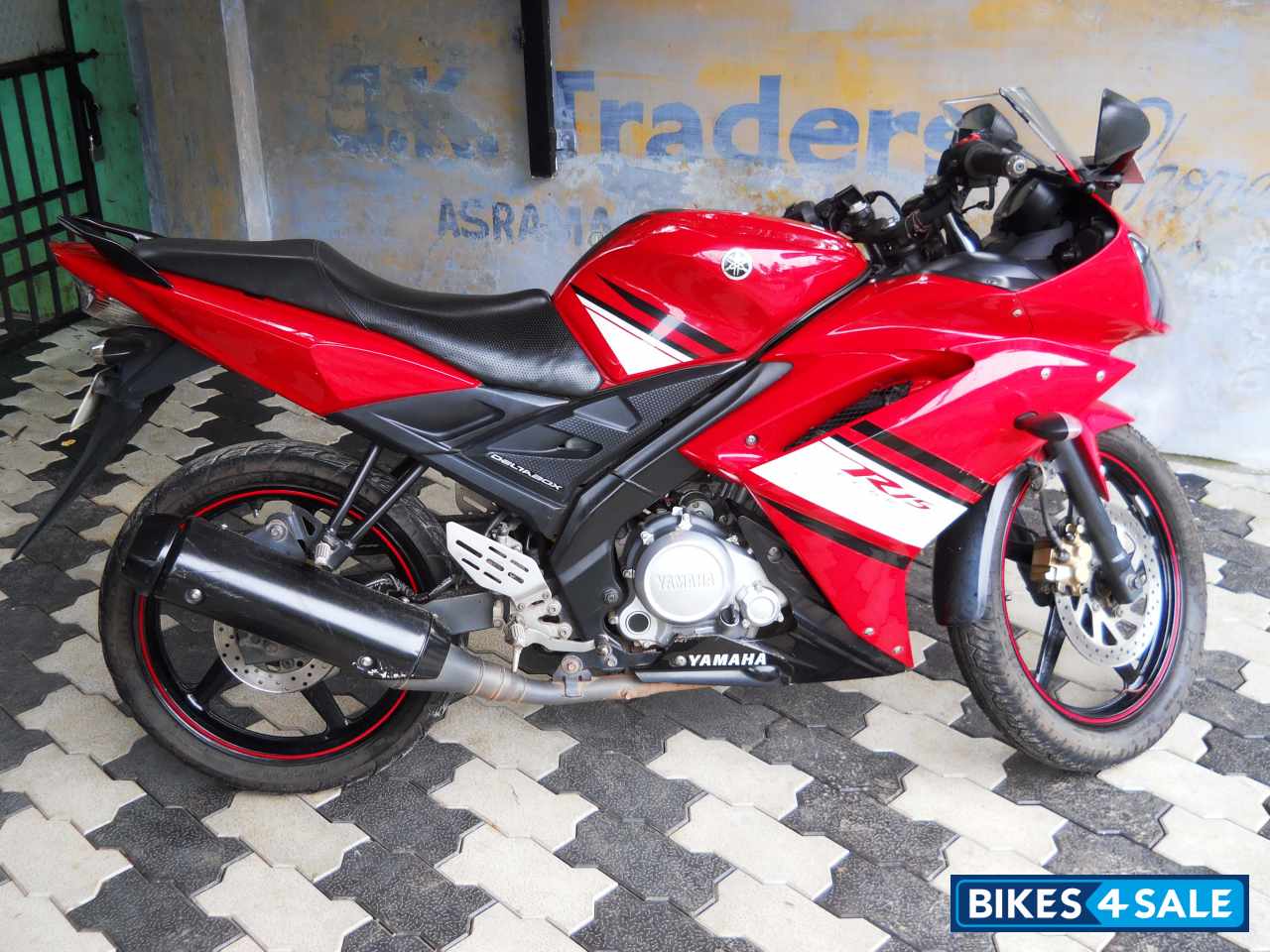 Chilly Red Yamaha YZF R15