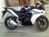 Black & White Honda CBR 150R