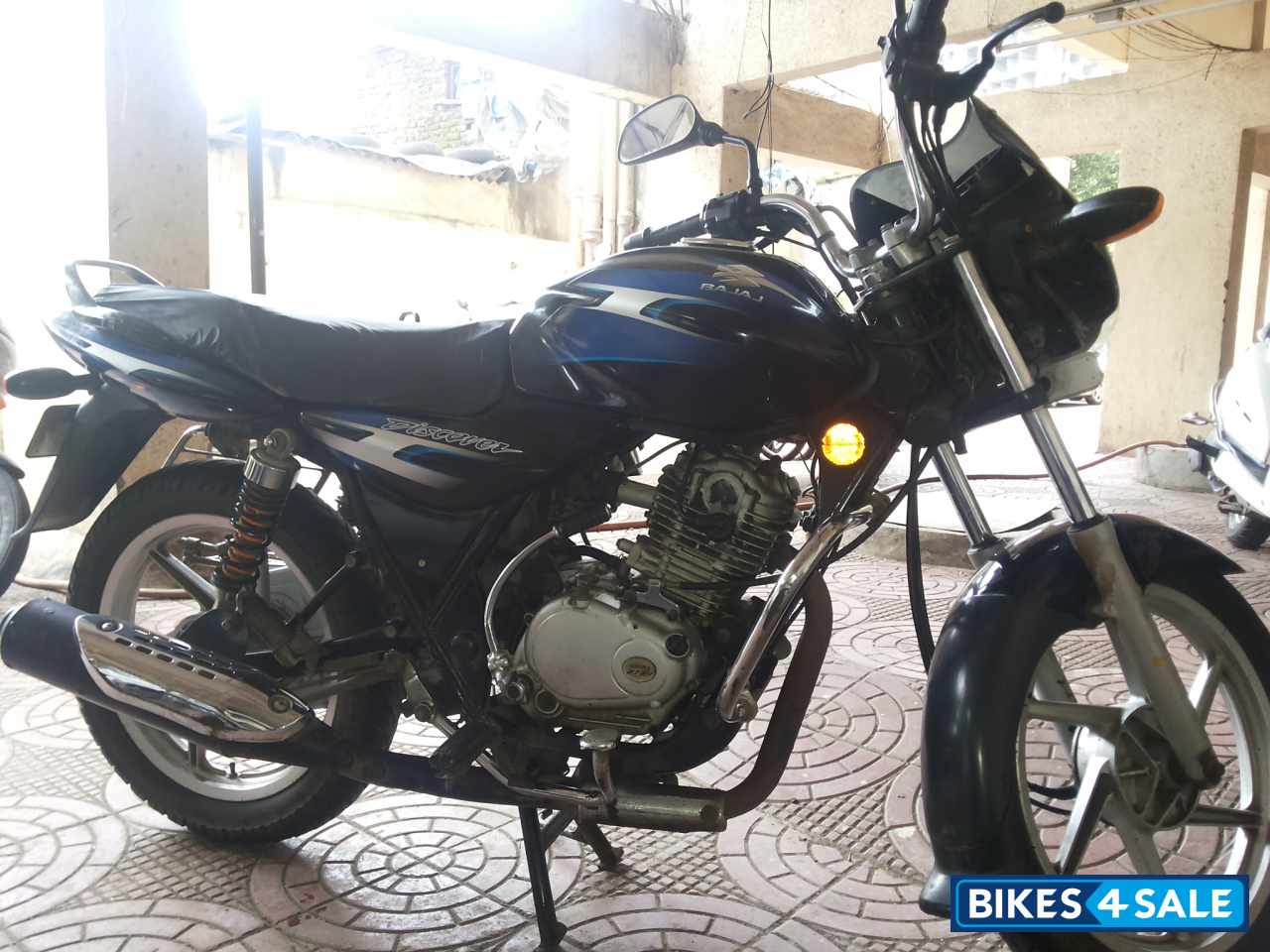 Black Bajaj Discover DTSi 125 Black Bajaj Discover DTSi 125