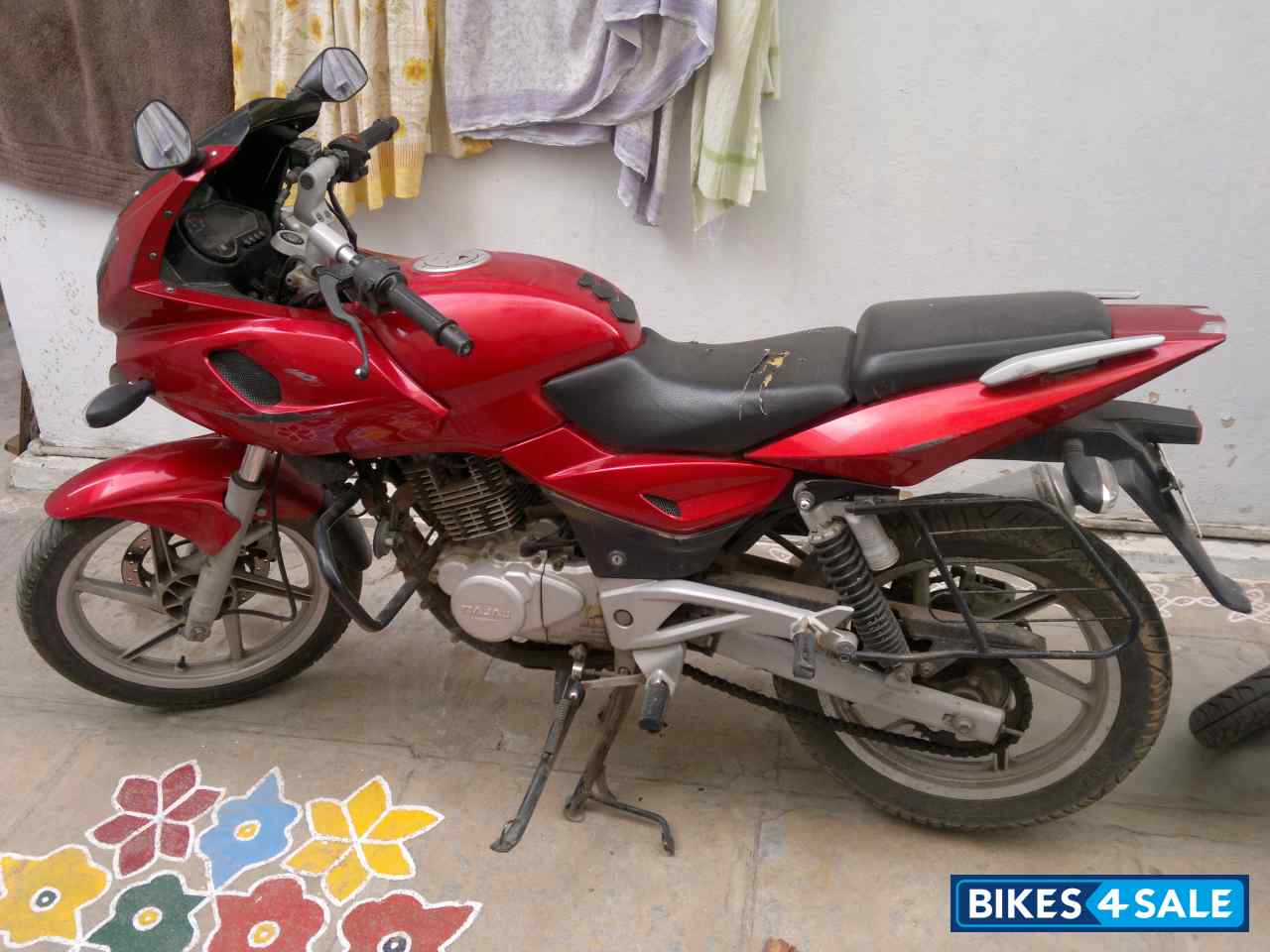 Red Bajaj Pulsar 220 DTSFi