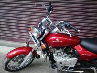 Red Bajaj Avenger 200 DTS-i