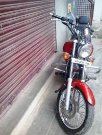 Red Bajaj Avenger 200 DTS-i