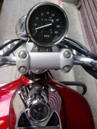 Red Bajaj Avenger 200 DTS-i