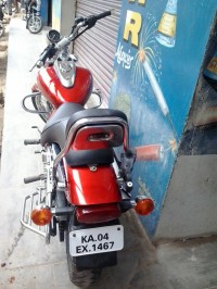 Red Bajaj Avenger 200 DTS-i