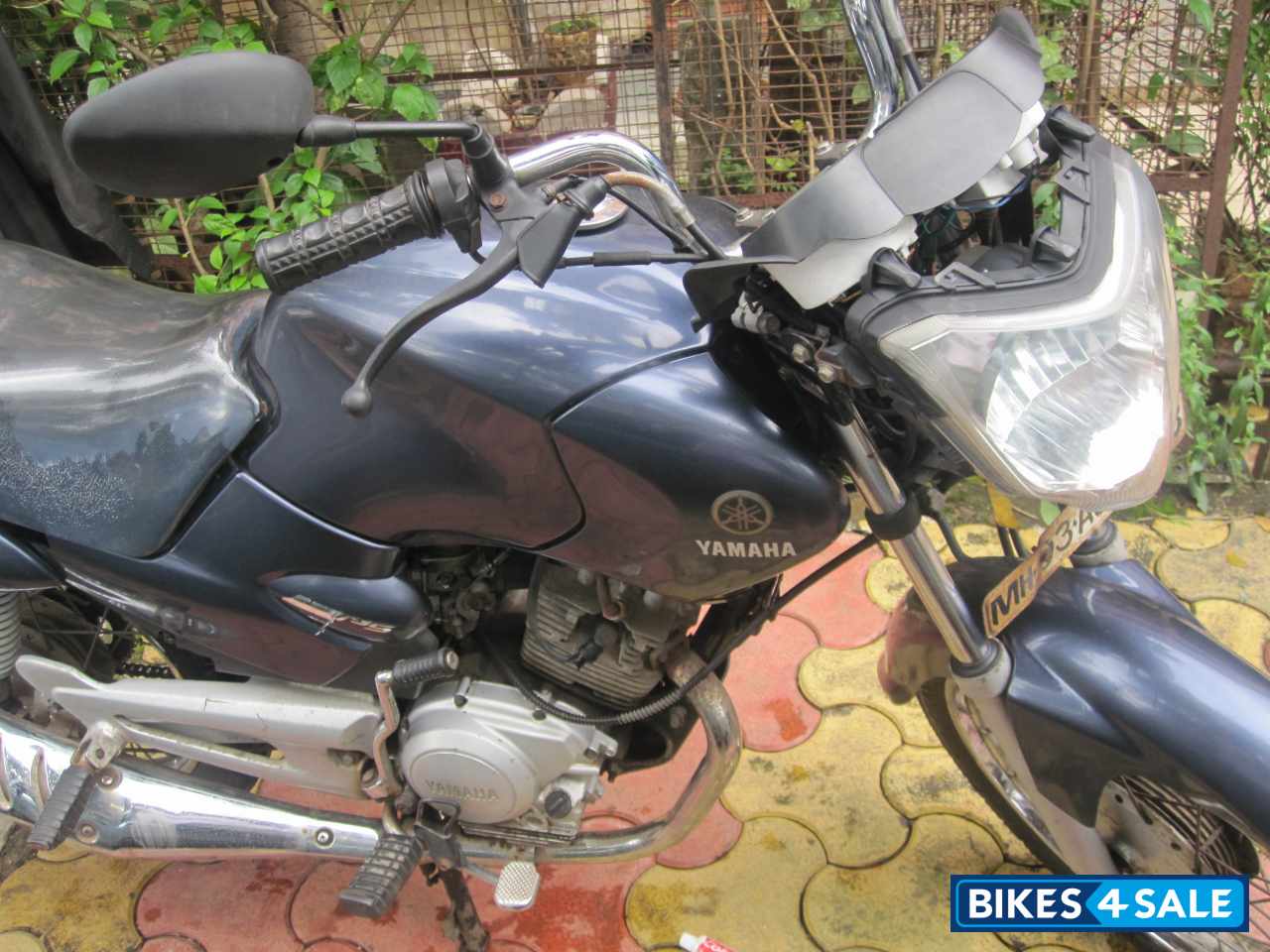 Metallic Blue Yamaha Fazer 125