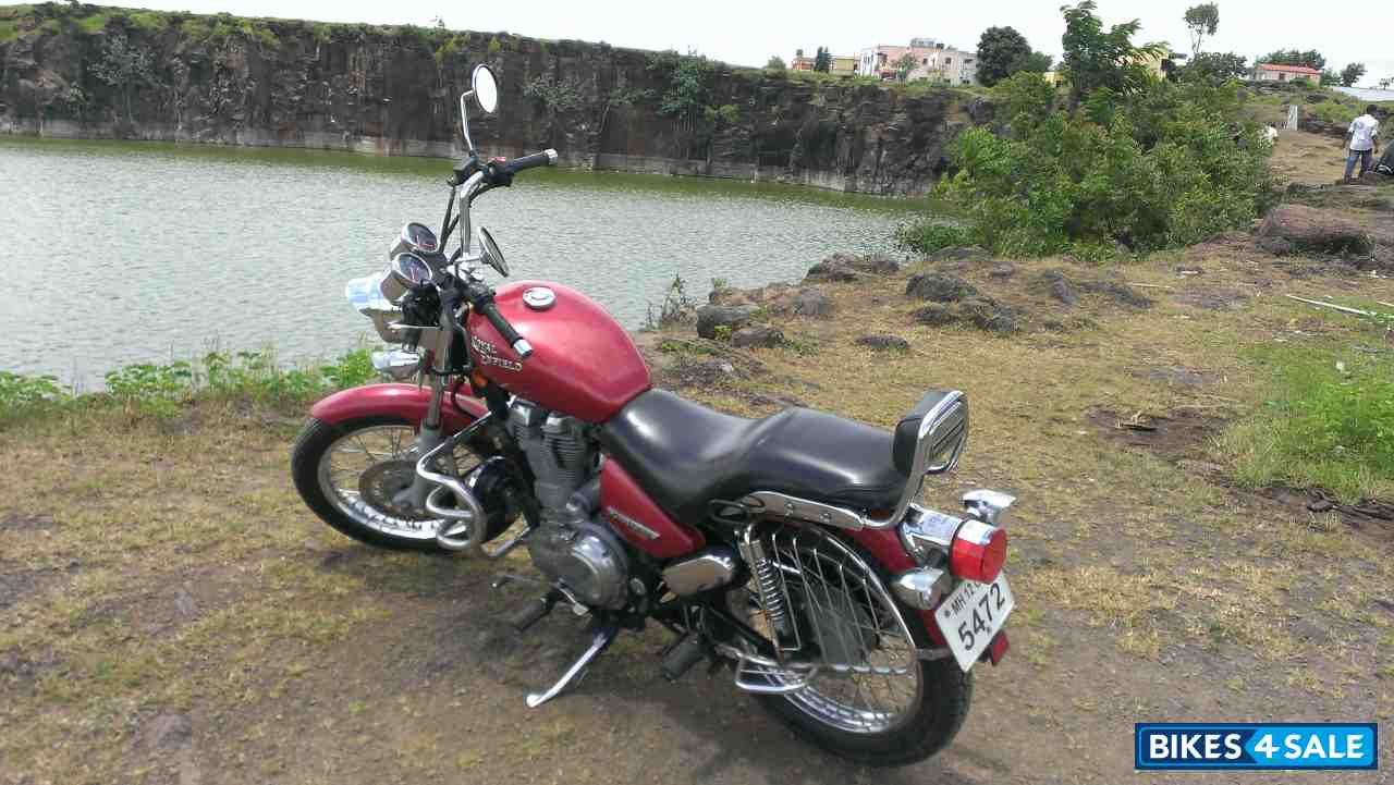 Red Royal Enfield Thunderbird TwinSpark 350