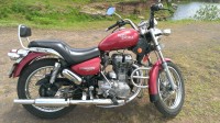 Red Royal Enfield Thunderbird TwinSpark 350