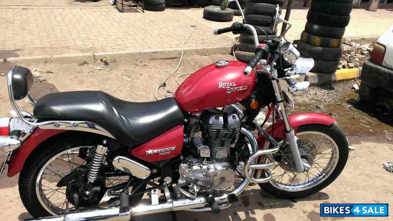 Red Royal Enfield Thunderbird TwinSpark 350 Red Royal Enfield Thunderbird TwinSpark 350