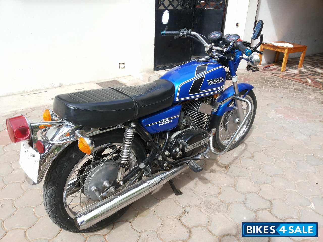 Blue Yamaha RD 350