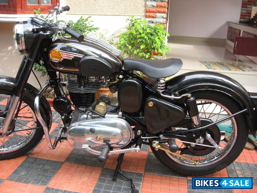 Black Royal Enfield Vintage Bullet